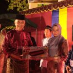 Bupati Natuna Kembali Serahkan Berbagai Bantuan Kepada Masyarakat Serasan