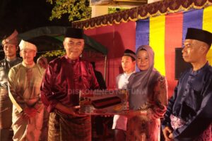 Read more about the article Bupati Natuna Kembali Serahkan Berbagai Bantuan Kepada Masyarakat Serasan