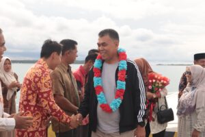 Read more about the article Lanjutkan Kunjungan Kerjanya ke Kecamatan Subi, Bupati dan Wakil Bupati Natuna Disambut Antusias Masyarakat 