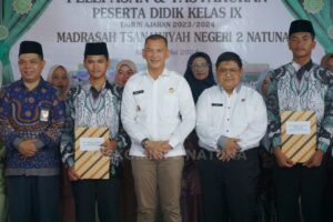 Read more about the article Wakil Bupati Rodhial Hadiri Pelepasan Dan Tasyakuran Peserta Didik MTSN 2 Natuna