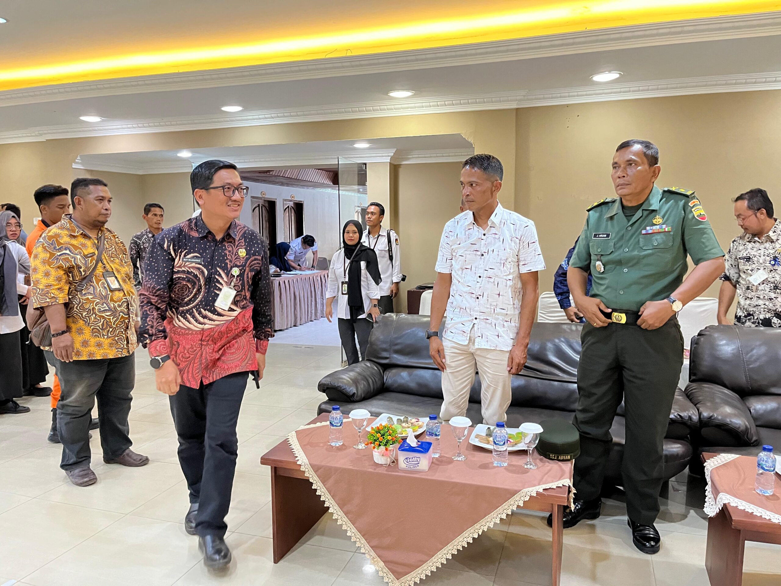 You are currently viewing Sekda Natuna Hadiri Pelantikan PPK Pilkada Gubernur dan Bupati di Natuna