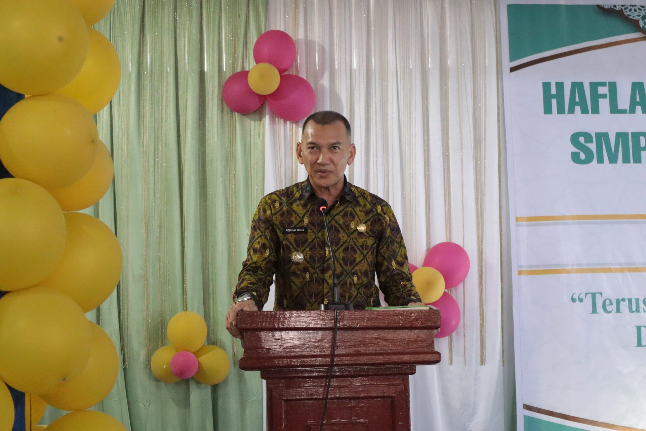 You are currently viewing Wakil Bupati Rodhial Hadiri Haflah Sekaligus Wisuda Tahfiz SMP IT NIQ T.A. 2023/2024. 