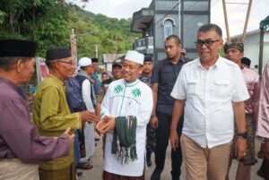 Read more about the article Tiba Di Serasan, Bupati Natuna Beserta Rombongan Ustad Das’ad Latif Disambut Meriah Oleh Warga