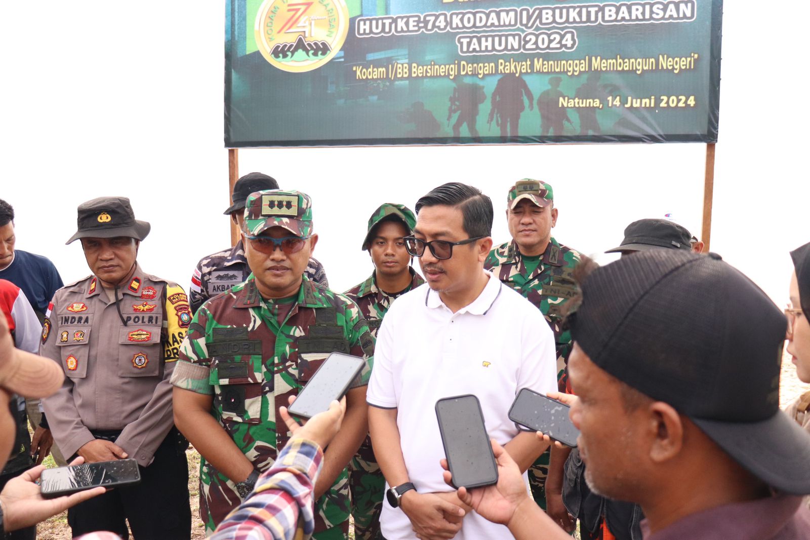 You are currently viewing Peringatan HUT Kodam ke 74, Sekda Natuna Ikut Gotong Royong Bersama 