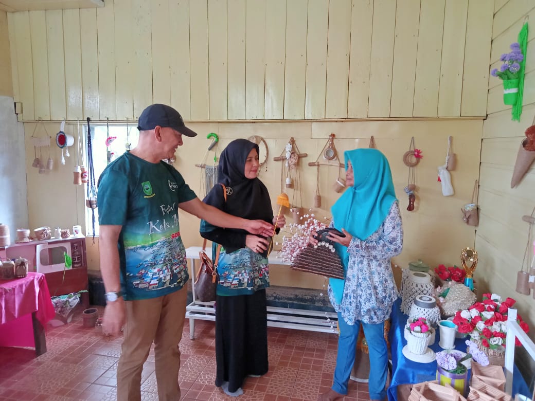 You are currently viewing Wabup Natuna Kunjungi Dasawisma Kerokot 1 Kelurahan Sedanau Kecamatan Bunguran Barat