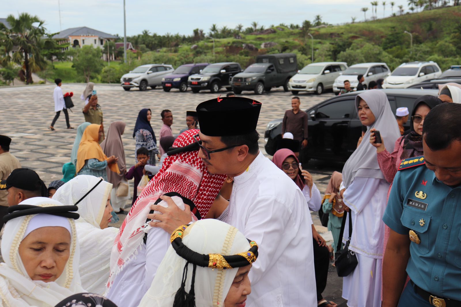 You are currently viewing Sambut Kepulangan Jamaah Haji, Sekda Natuna Sampaikan Ucapan Syukur