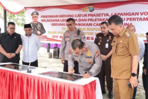 Read more about the article Bupati Natuna ikut Dampingi Kapolda Kepri Resmikan Sejumlah Prasarana Penunjang di Polres Natuna