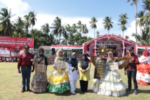 Read more about the article Wujudkan Ekonomi Kreatif di Pulau Laut, Pemda Natuna Gelar Fashion Show Daur Ulang Sampah