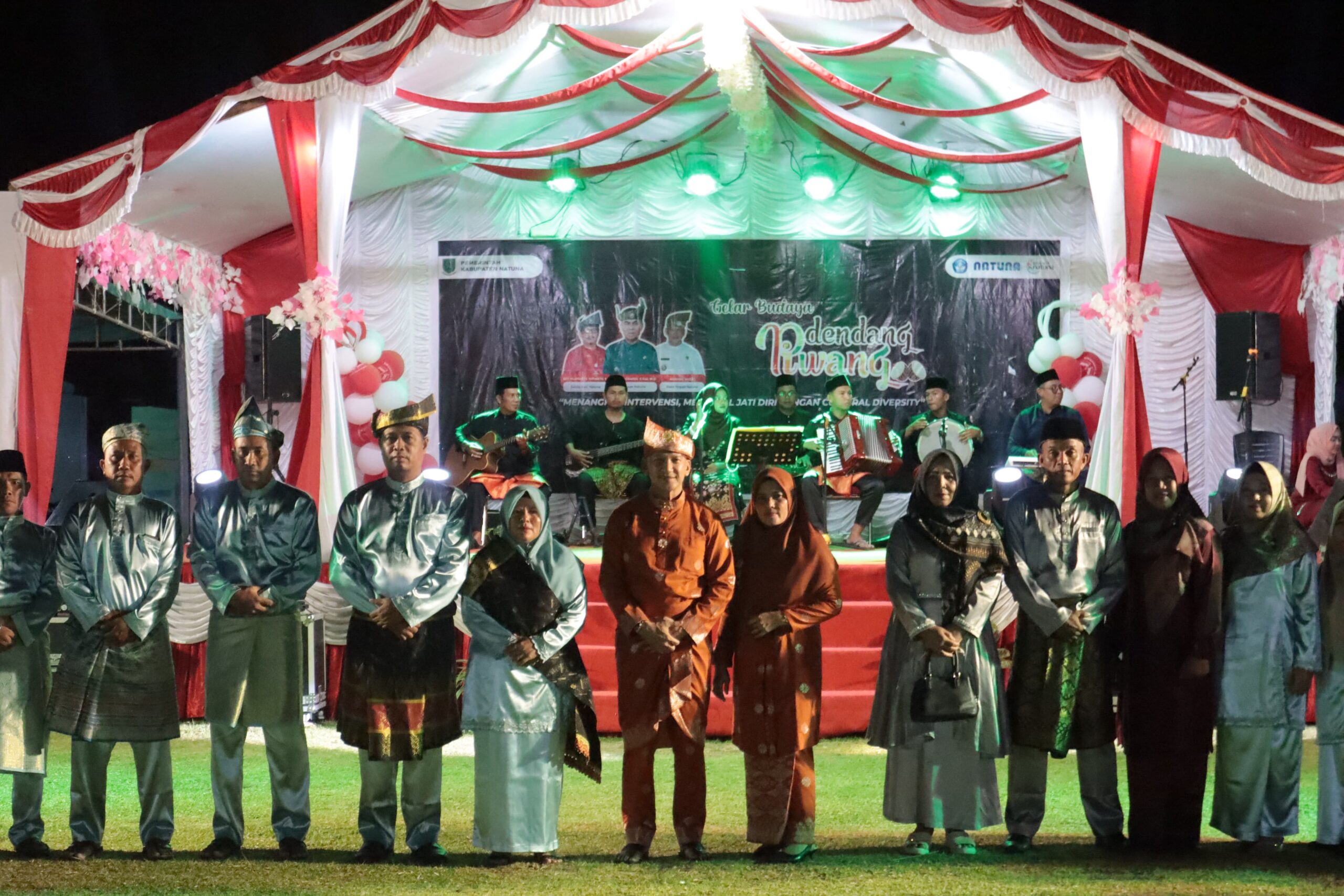 You are currently viewing Gelar Budaya Dendang Piwang Meriahkan HUT ke-20 Kecamatan Pulau Laut