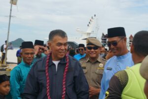 Read more about the article Tiba di Serasan Untuk Meriahkan Parade Jet Ski, Bupati disambut Antusias Masyarakat
