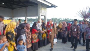 Read more about the article Sambangi Kecamatan Midai Dan Suak, Wakil Bupati Rodhial Disambut Antusias Warga