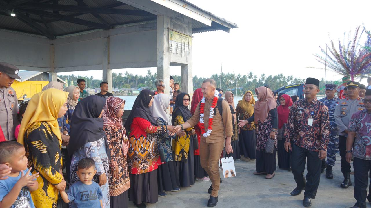 You are currently viewing Sambangi Kecamatan Midai Dan Suak, Wakil Bupati Rodhial Disambut Antusias Warga