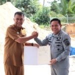 Bupati Natuna Serahkan Sertifikat Lahan Kantor Pangkalan Bakamla RI di Natuna