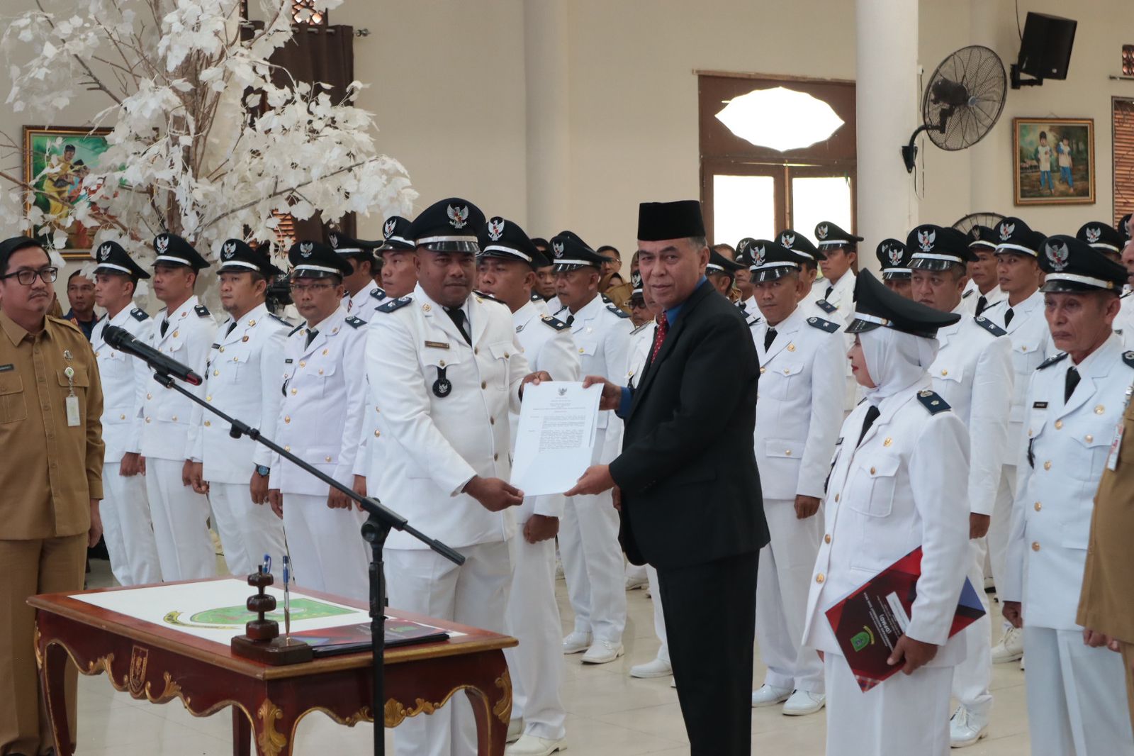 You are currently viewing Perpanjang Masa Jabatan Kepala Desa, Bupati Natuna : Jadikan Semangat Baru, Motivasi Baru Dalam Membangun Desa