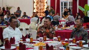 Read more about the article Bupati Natuna Gelar Ramah Tamah dan Jamuan Makan Malam Bersama Kapolda Kepri