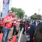 Meriahkan Hari Bhayangkara ke-78, Kapolda Kepri Lepas Peserta Jalan Santai Bersama di Pantai Piwang