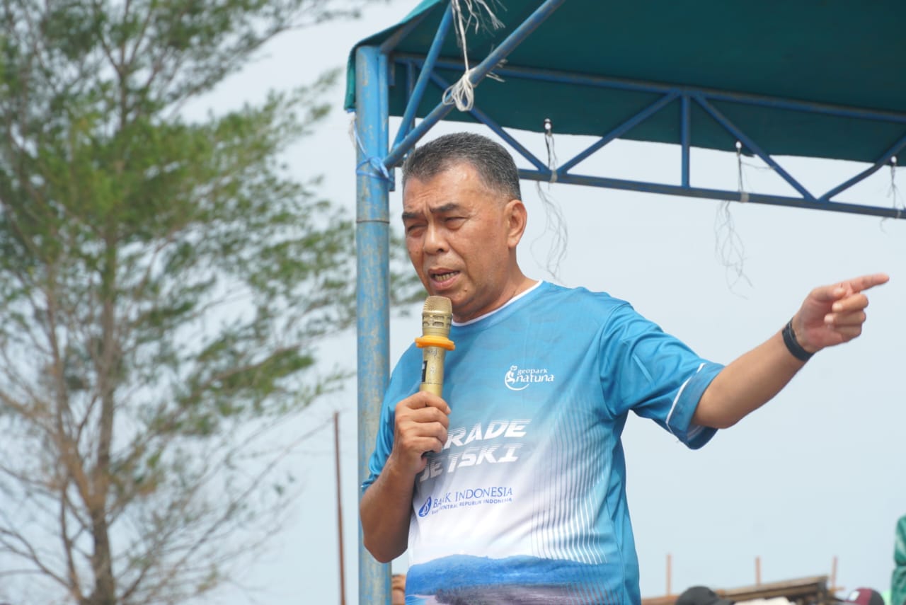 You are currently viewing Bupati Natuna Buka Parade Jet Ski Lintas Negara di Serasan, Masyarakat Tumpah Ruah Ikut Menyaksikan