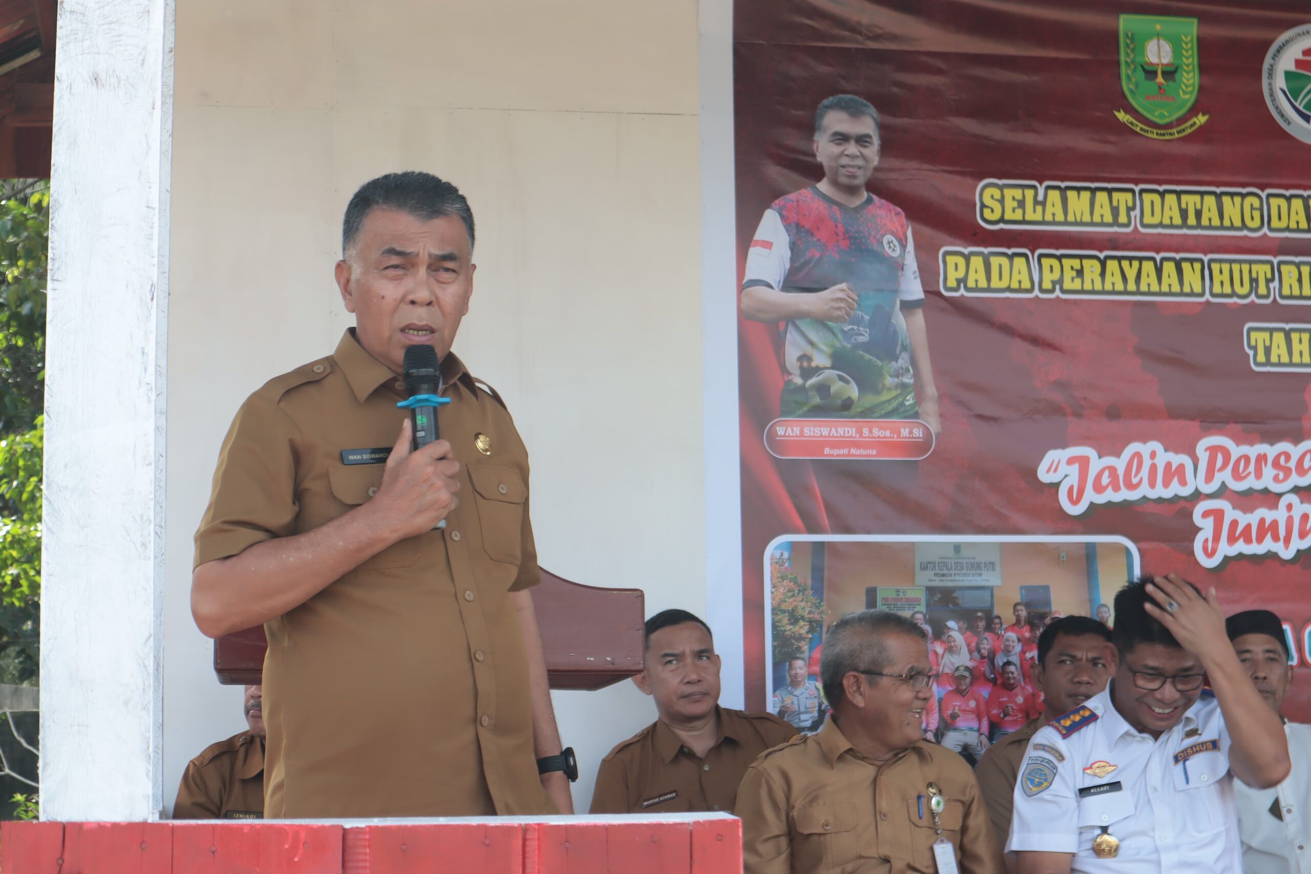 You are currently viewing Buka Turnamen Sepak Bola Antar Desa dan Kelurahan Desa Gunung Putri, Bupati : Jadikan Turnamen Sebagai Ajang Silaturahmi