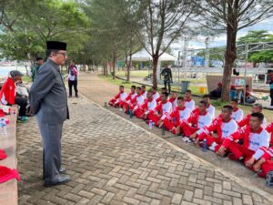 Read more about the article Tinjau Sesi Latihan Paskibraka Kabupaten Natuna, Sekda Natuna Berikan Motivasi dan Arahan