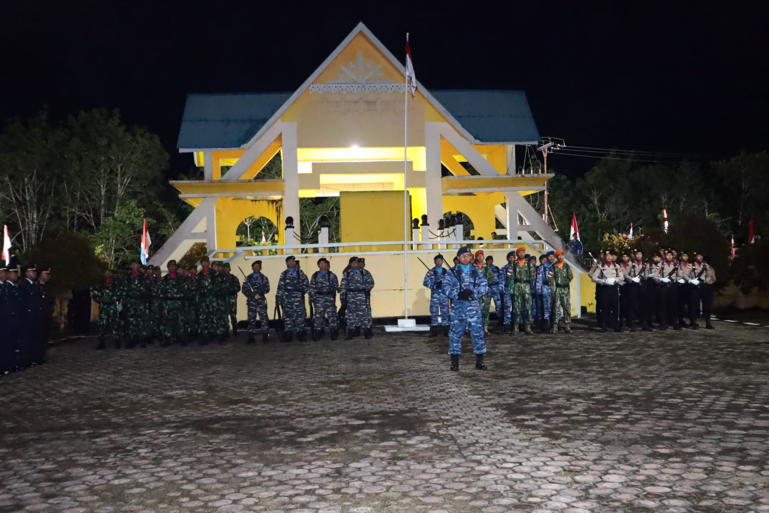 Pemda Natuna Laksanakan Apel Kehormatan dan Renungan Suci di Malam Kemerdekaan RI ke-79