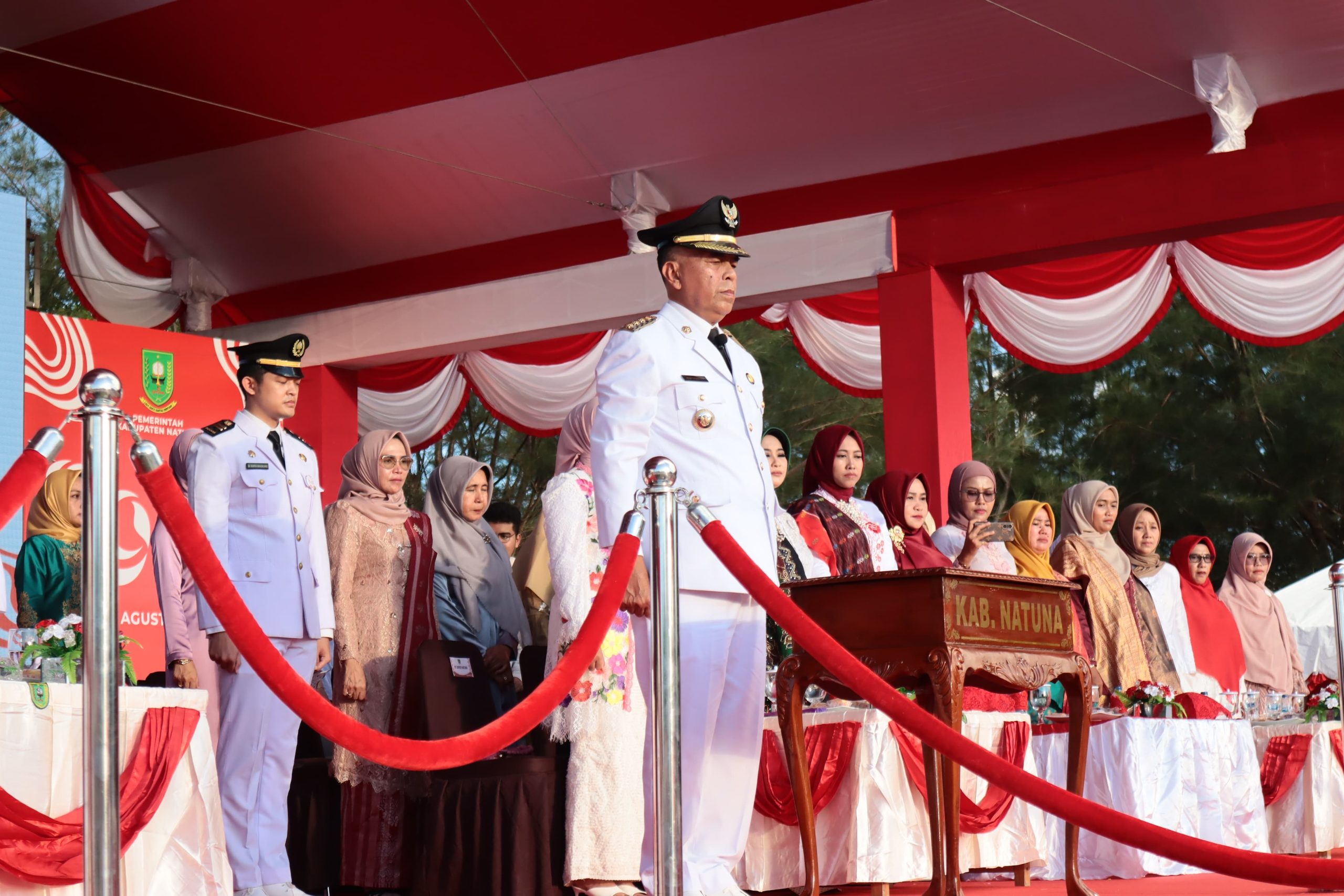 Bupati Natuna Pimpin Upacara Penurunan Bendera Peringatan HUT ke-79 Kemerdekaan RI