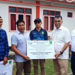 Bupati Natuna Serahkan Berbagai Bantuan Kepada Warga Kota Apung Sedanau