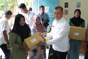 Read more about the article Wakil Bupati Natuna Serahkan Bantuan Peralatan Pelaku UMKM Perempuan Desa di Kaling II Air Raya