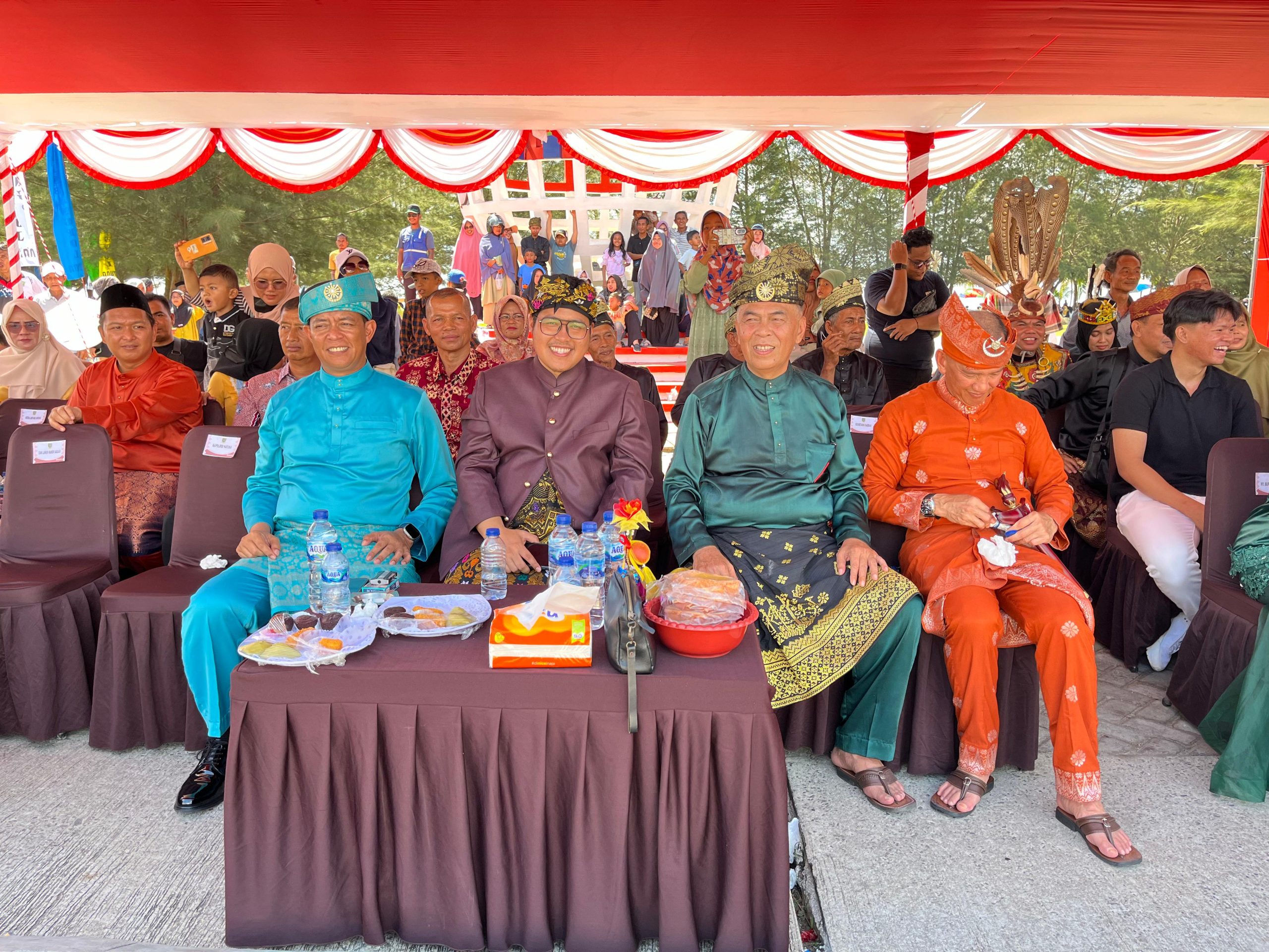 Pemkab Natuna Gelar Pawai Budaya  Rayakan Hari Kemerdekaan RI ke-79, Bupati Bersama Wabup Turut Menyaksikan