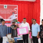 Bupati Natuna Serahkan Bantuan Alat Tangkap Ikan kepada Nelayan Pulau Tiga