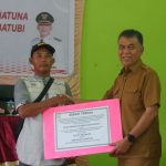 Bupati Wan Siswandi Berikan Sejumlah Bantuan Untuk Nelayan dan Puskesmas Batubi