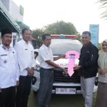 Kunjungan Kerja Di Kecamatan Subi, Bupati Natuna Serahkan Mobil Ambulans