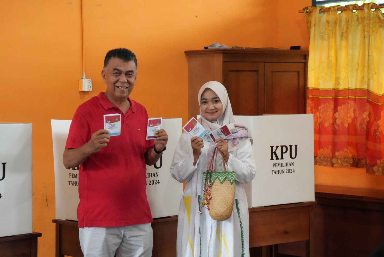 Bupati Natuna Coblos Pilkada Serentak 2024 di TPS 002 Sual