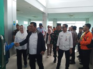 Read more about the article Kunker Perdana Tahun 2025 di Natuna, Sekda Kabupaten Natuna Sambut Kedatangan Gubernur Kepulauan Riau.