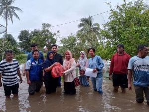Read more about the article Sigap! Dinsos Natuna Salurkan Bantuan Bagi Warga Terdampak Banjir