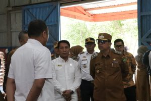 Read more about the article Wakil Bupati Natuna Turun Meninjau Harga dan Ketersedian Barang selama Bulan Ramadhan 1446 H/2025.