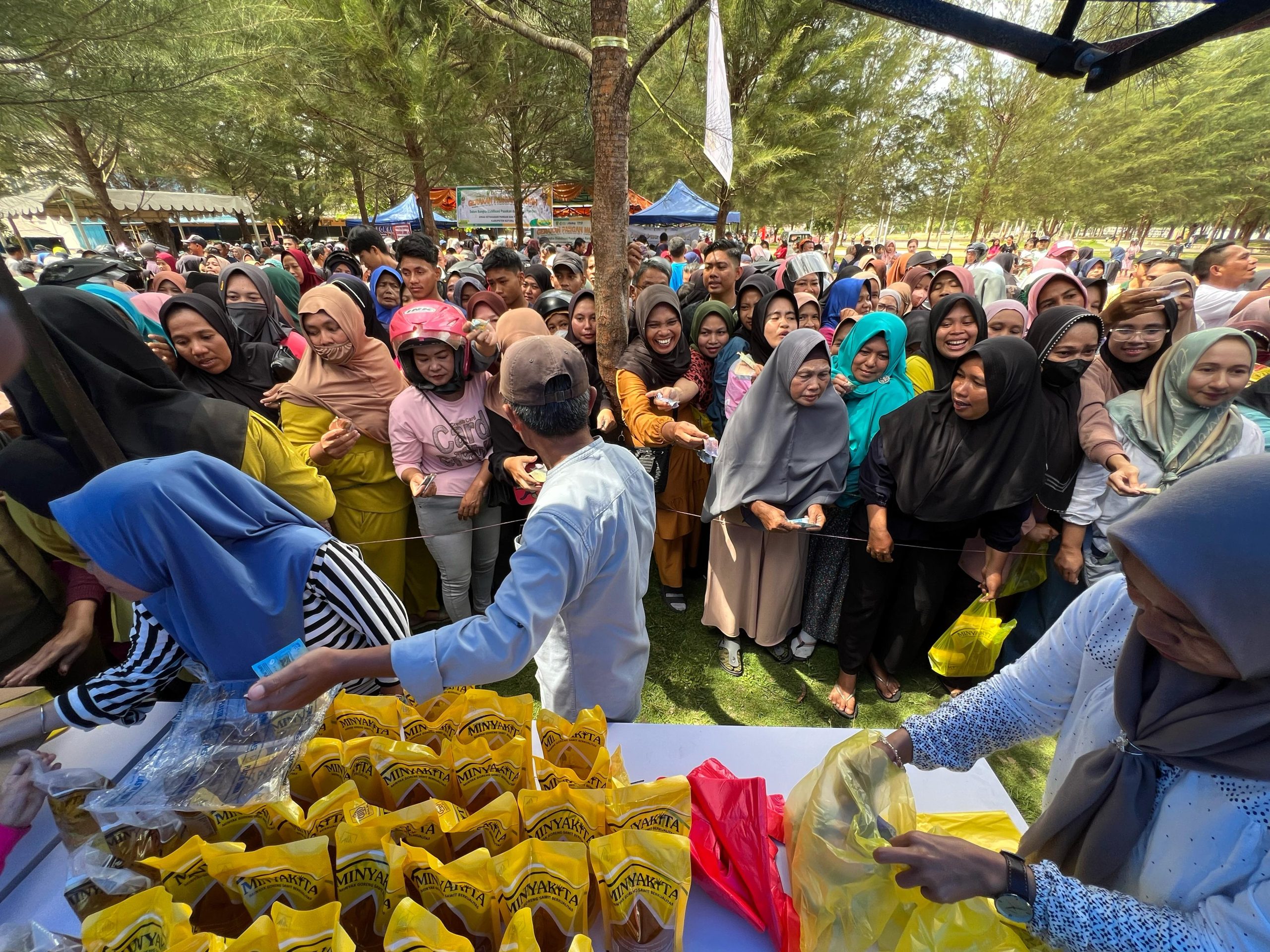 Pemkab Natuna Gelar Operasi Pasar Murah Guna Stabilisasi Harga Pangan Pokok