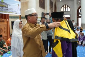 Read more about the article 57 Jamaah Haji Natuna 1446 H/2025 M Resmi Di Lepas, Sekda Natuna Pesan Jaga Kesehatan Selama Beribadah