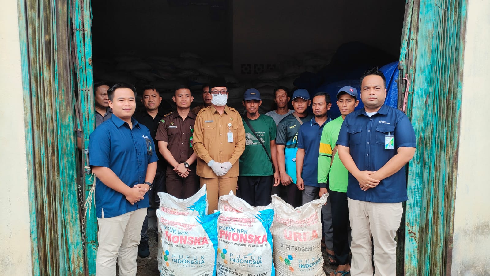 Pemkab Natuna Salurkan Pupuk Bersubsidi Untuk Kelompok Tani