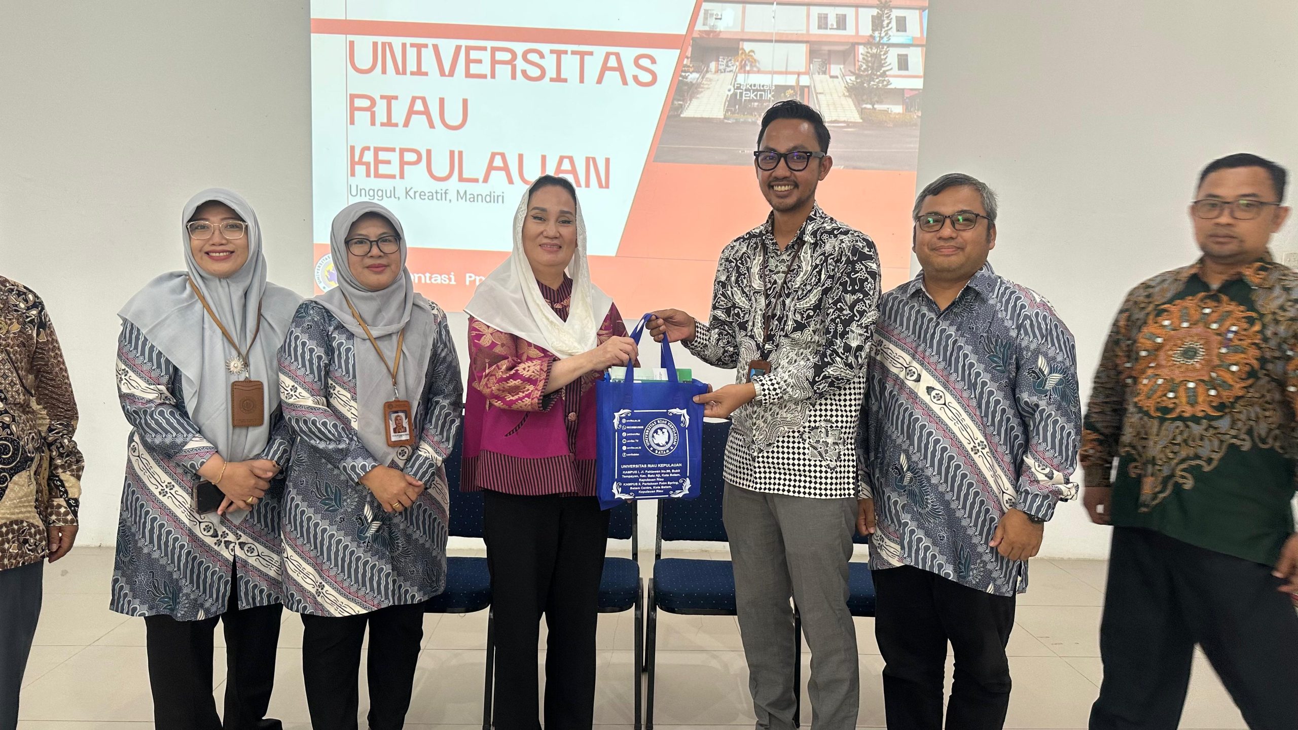 Jalin Kerjasama Bersama Universitas Riau Kepulauan (UNRIKA), Bupati Natuna Persembahkan 10 Kuota Beasiswa Untuk Putra/i Daerah