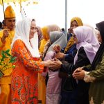 Warga Serasan Sambut  Kedatangan Bupati Natuna pada Event Yacht Rally Sail to Natuna.