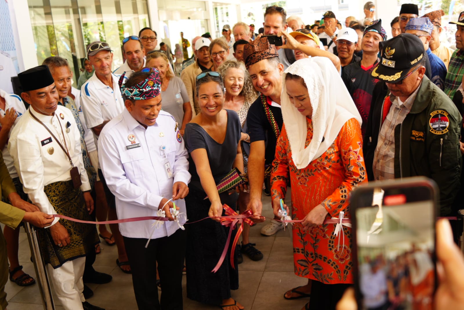Bupati Natuna dan Deputi BNPP RI Resmikan Stand Bazar dalam Rangkaian Yacht Rally Sail to Natuna