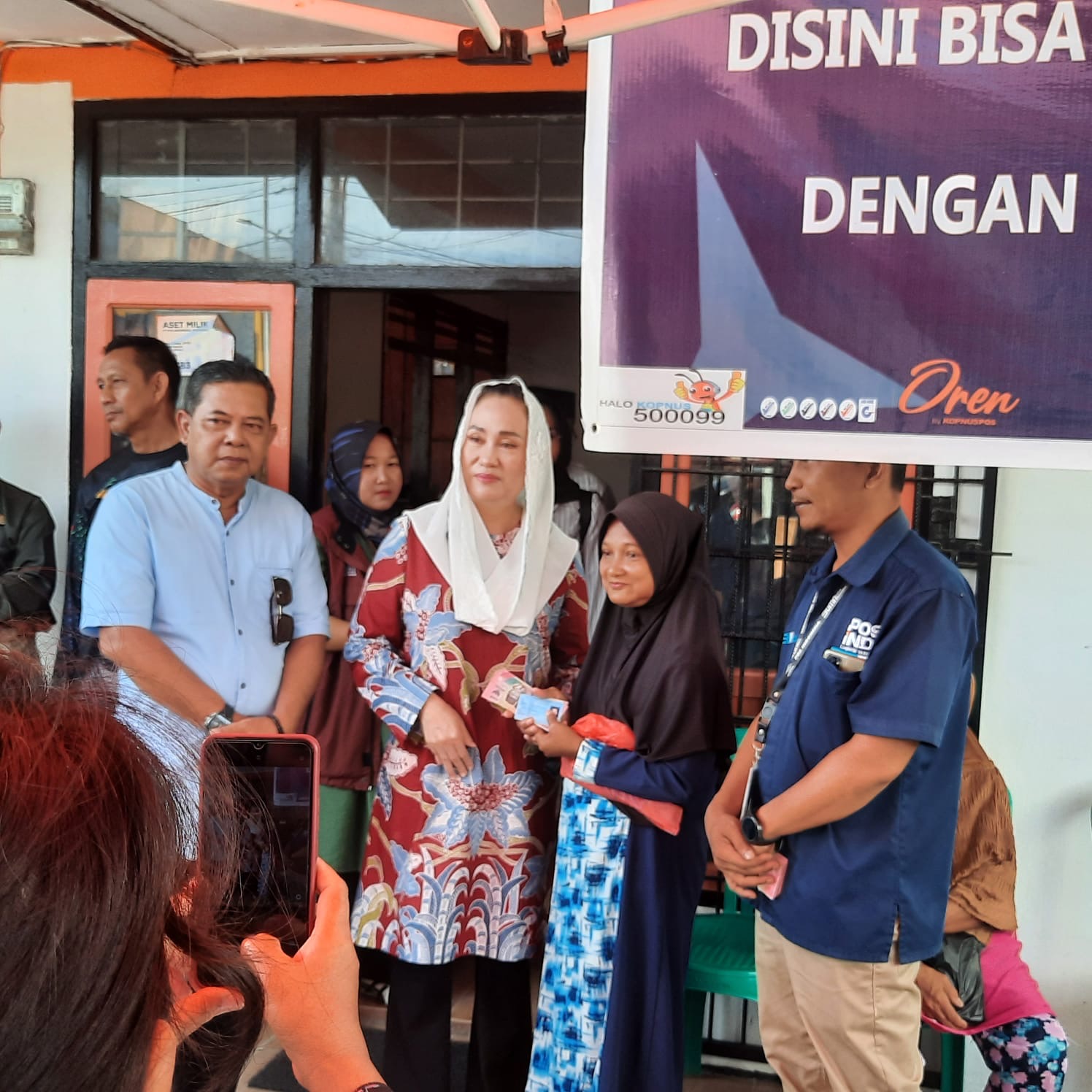 Bupati Natuna Serahkan Bantuan Sosial Tunai Percepatan Penghapusan Kemiskinan Ekstrem