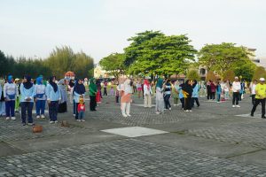 Read more about the article Peringati Puncak HKG ke-53, TP PKK Natuna Gelar Senam Massal dan Bazar UMKM