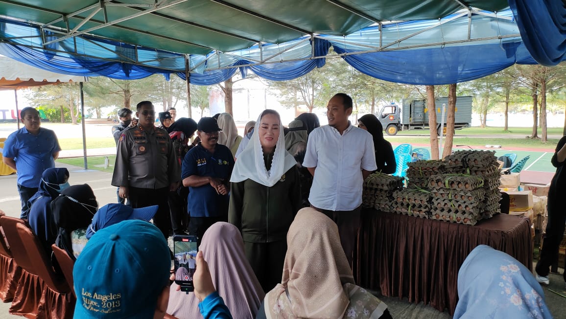 Bupati Natuna Tinjau Kegiatan Gerakan Pangan Murah