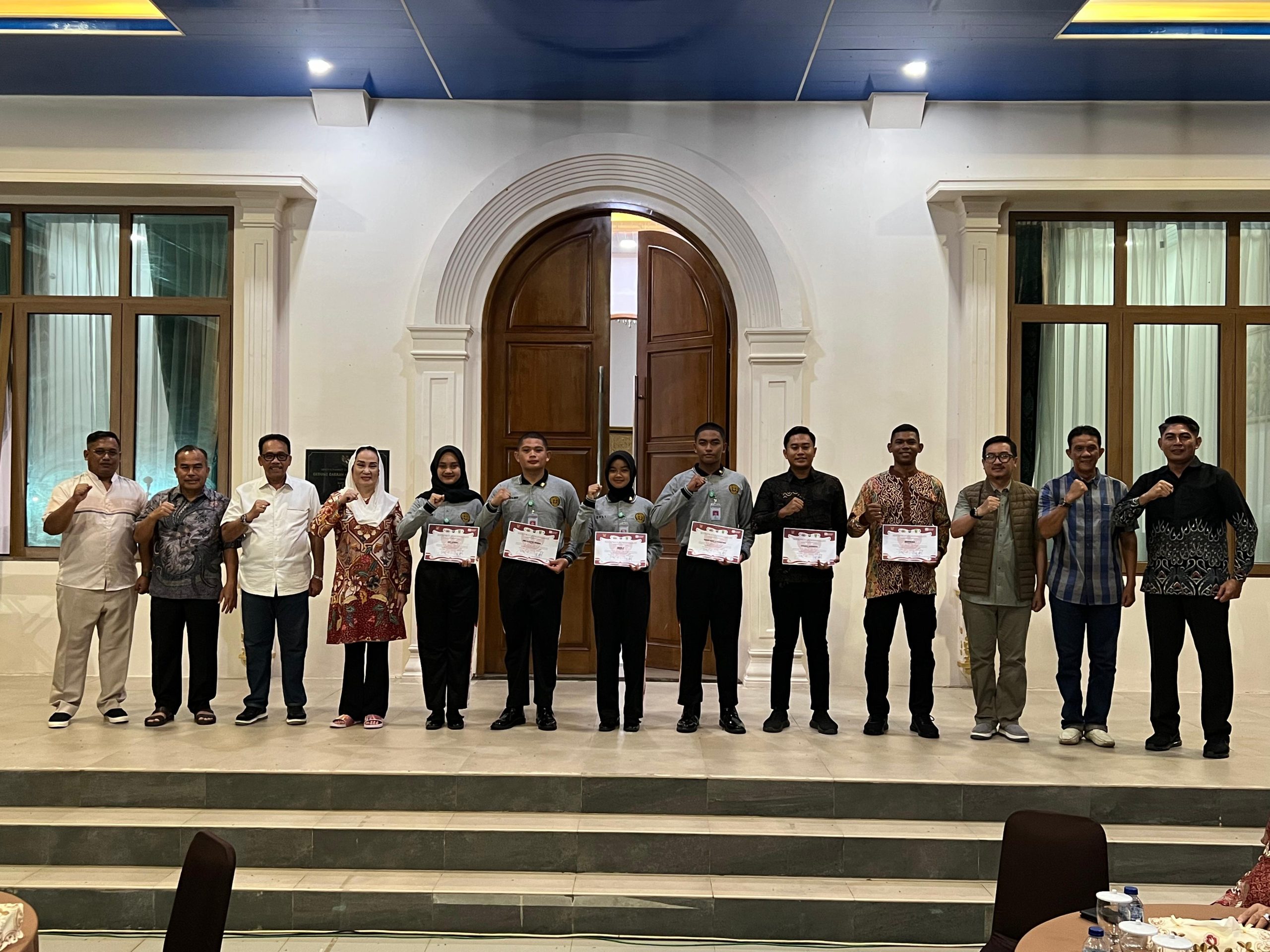 Bupati Natuna Cen Sui Lan Apresiasi Dedikasi Paskibraka dan Tim Pendukung HUT ke-80 RI