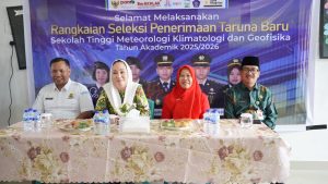 Read more about the article Bupati Natuna Tinjau Langsung Pelaksanaan Tes Masuk STMKG