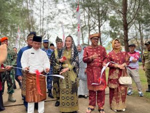 Read more about the article Bupati Natuna Buka Pasar Murah Merah Putih Serbu Sembako di Pantai Piwang