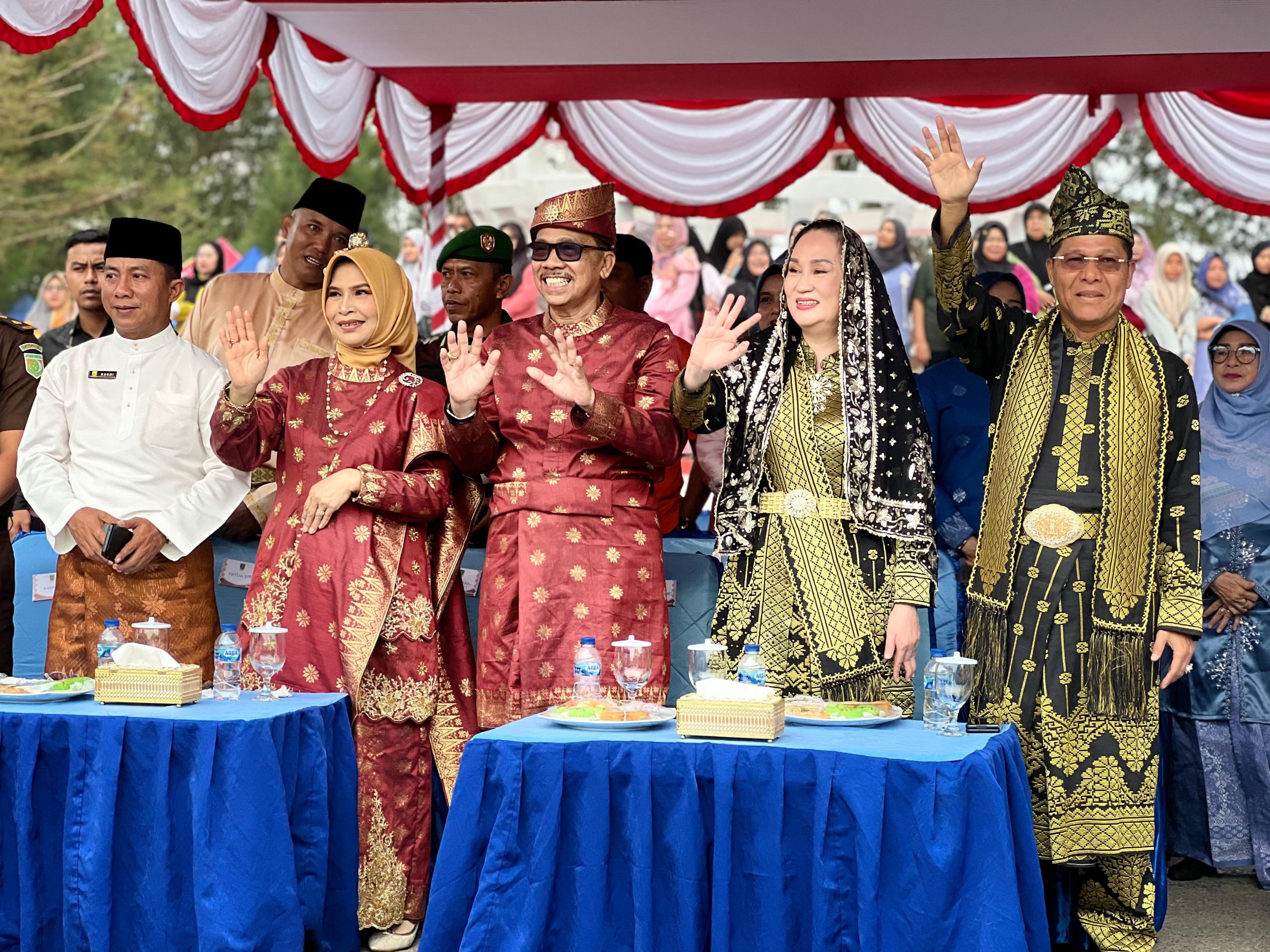 Hadiri Pawai Budaya, Syafartidah Jarmin Tegaskan Komitmen TP PKK dan Dekranasda Lestarikan Budaya Natuna