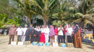 Read more about the article Momentum HUT ke-80 RI, Bupati Natuna dan Pangkogabwilhan I Kompak Kibarkan Merah Putih
