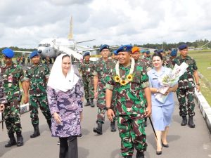Read more about the article Bupati Natuna Hadiri Tradisi Passing In Komandan Lanud Raden Sadjad